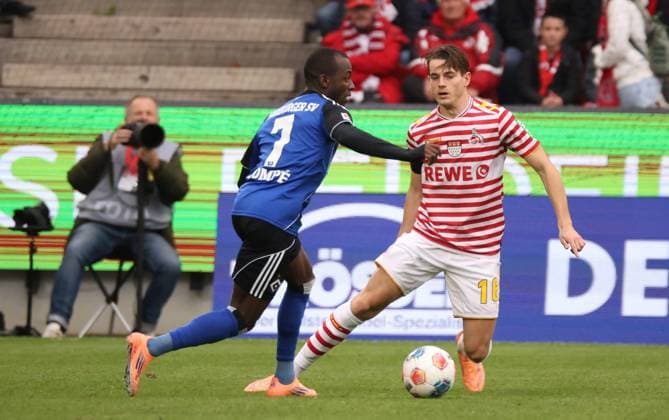 v l Jean Luc Dompe Hamburger SV 07 , Jakub Kaminski 1 FC Koeln 16 GER, 1 FC Koeln vs Hamburger SV, Football, Bundesliga, Matchday 9, Season 2025 2026, 02 11 2025 DFL DFB REGULATIONS PROHIBIT ANY USE OF PHOTOGRAPHS as IMAGE SEQUENCES and or QUASI VIDEO GER, 1 FC Koeln vs Hamburger SV, Football, Bundesliga, Matchday 9, Season 2025 2026, 02 11 2025 Koeln Copyright: xEibner-Pressefotox xThomasxStoeckerx EP_TSR