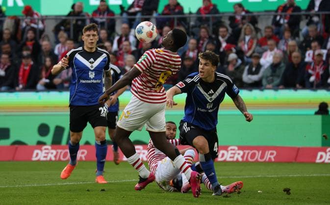 v l Nicolai Remberg Hamburger SV 21 , Ragnar Ache 1 FC Koeln 09 , Linton Maina 1 FC Koeln 37 , Luka Vuskovic Hamburger SV 44 GER, 1 FC Koeln vs Hamburger SV, Football, Bundesliga, Matchday 9, Season 2025 2026, 02 11 2025 DFL DFB REGULATIONS PROHIBIT ANY USE OF PHOTOGRAPHS as IMAGE SEQUENCES and or QUASI VIDEO GER, 1 FC Koeln vs Hamburger SV, Football, Bundesliga, Matchday 9, Season 2025 2026, 02 11 2025 Koeln Copyright: xEibner-Pressefotox xThomasxStoeckerx EP_TSR