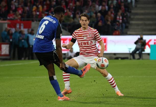 v l Albert Lokonga Hamburger SV 06 , Jakub Kaminski 1 FC Koeln 16 GER, 1 FC Koeln vs Hamburger SV, Football, Bundesliga, Matchday 9, Season 2025 2026, 02 11 2025 DFL DFB REGULATIONS PROHIBIT ANY USE OF PHOTOGRAPHS as IMAGE SEQUENCES and or QUASI VIDEO GER, 1 FC Koeln vs Hamburger SV, Football, Bundesliga, Matchday 9, Season 2025 2026, 02 11 2025 Koeln Copyright: xEibner-Pressefotox xThomasxStoeckerx EP_TSR