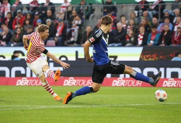v l Florian Kainz 1 FC Koeln 11 , Luka Vuskovic Hamburger SV 44 GER, 1 FC Koeln vs Hamburger SV, Football, Bundesliga, Matchday 9, Season 2025 2026, 02 11 2025 DFL DFB REGULATIONS PROHIBIT ANY USE OF PHOTOGRAPHS as IMAGE SEQUENCES and or QUASI VIDEO GER, 1 FC Koeln vs Hamburger SV, Football, Bundesliga, Matchday 9, Season 2025 2026, 02 11 2025 Koeln Copyright: xEibner-Pressefotox xThomasxStoeckerx EP_TSR