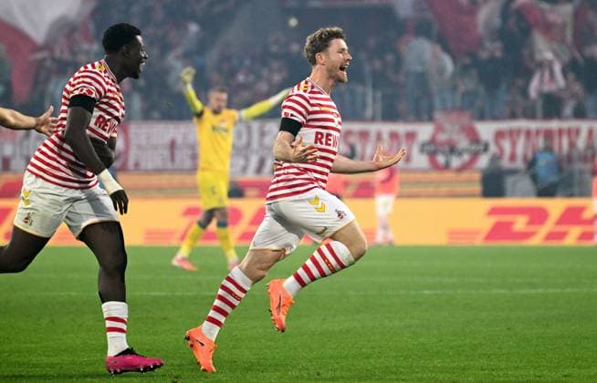 Football, Bundesliga, Germany, Men, Season 2025 2026, Matchday 9, Rhein Energie Stadion Köln, 1 FC Köln Hamburger SV cheer Florian Kainz KOE after his goal for 12 0 cheers, joy, action