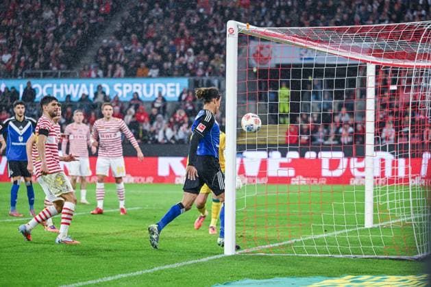 02 11 2025, Soccer, 1 Bundesliga, Matchday 6 Season 2025 2026, 1 FC Köln Hamburger SV, Jean Luc Dompe Hamburger SV scores the goal for 2 1, xRHR PHOTO TKx Copyright: RHR-FOTOx RHR-FOTO TK