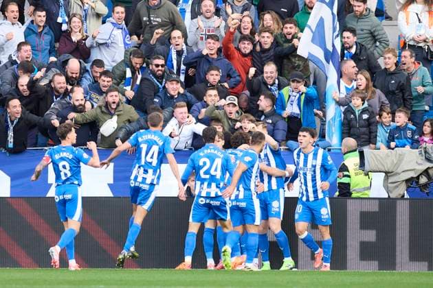 November 2, 2025, Vitoria, Alava, SPAIN: Denis Suarez of Deportivo Alaves celebrates after scoring the team s first goal during the LaLiga EA Sports match between Deportivo Alaves and RCD Espanyol at Mendizorrotza on November 2, 2025, in Vitoria, Spain. Vitoria SPAIN - ZUMAa181 20251102_zaa_a181_055 Copyright: xRicardoxLarreinax