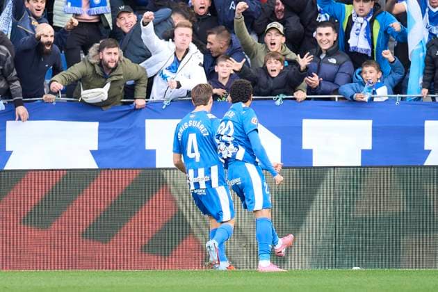 November 2, 2025, Vitoria, Alava, SPAIN: Denis Suarez of Deportivo Alaves celebrates after scoring the team s first goal during the LaLiga EA Sports match between Deportivo Alaves and RCD Espanyol at Mendizorrotza on November 2, 2025, in Vitoria, Spain. Vitoria SPAIN - ZUMAa181 20251102_zaa_a181_059 Copyright: xRicardoxLarreinax