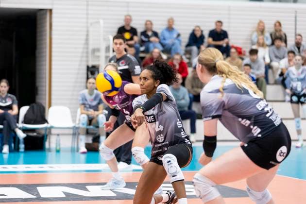 1 Volleyball Bundesliga Women Schwarz Weiss Erfurt vs Allianz MTV Stuttgart Erfurt 02 11 2025 Alianza Darley 14 Schwarz Weiss Erfurt 1 Volleyball Bundesliga Women Schwarz Weiss Erfurt vs Allianz MTV Stuttgart Riethsporthalle Erfurt 02 11 2025 Copyright: xBEAUTIFULxSPORTS Duehringx