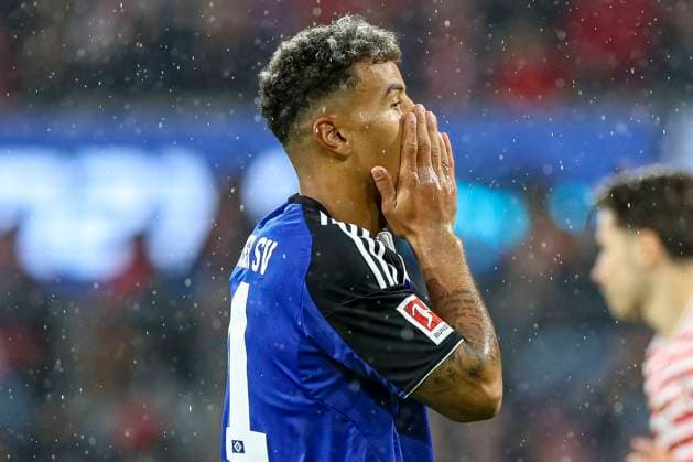 Cologne, Germany, 02 11 25 Ransford Königsdörffer Hamburger SV is disappointed during the Bundesliga match between 1 FC Köln vs Hamburger SV at the RheinEnergieStadion Cologne RheinEnergieStadion North Rhine Westphalia Germany Copyright: xBrauer-Fotoagenturx xAdrianxSchlx