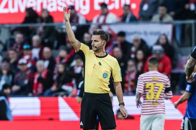 Sport, Football, Bundesliga Season 2025 2026 9 Matchday 1 FC Köln Hamburger SV 02 11 2025, RheinEnergieSTADION Daniel Schlager Referee Cologne RheinEnergieSTADION North Rhine-Westphalia Germany