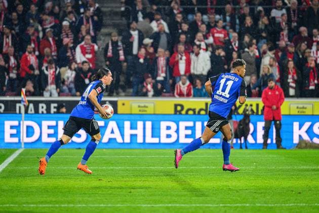 Soccer I Men I Season 2025 2026 I Bundesliga I Matchday 9 I 1 FC Köln Hamburger SV I 02 11 2025 Rayan Philippe 14, Hamburger SV and Ransford Yeboah Königsdörffer 11, Hamburger SV collect the ball from the goal after the goal Cologne Rheinenergiestadion North Rhine-Westphalia Germany Copyright: xLobecax xHenningxRohlfsx