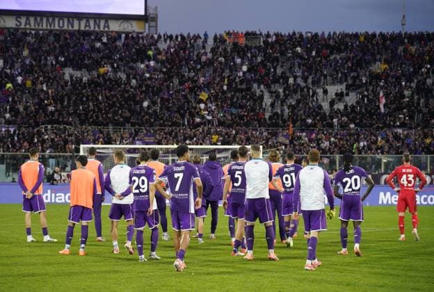 Fiorentina™s players disappointment at the end of the Serie A soccer match between Fiorentina and Lecce at the Artemio Franchi stadium in Florence, center of Italy - Sunday, November 02, 2025. - Soccer  Copyright: xMarcoxBucco LaxPressex