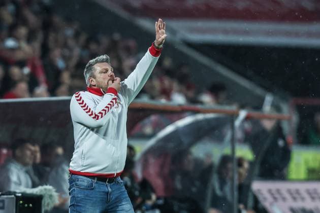 Sport, Football, Bundesliga Season 2025 2026 9 Matchday 1 FC Köln Hamburger SV 02 11 2025, RheinEnergieSTADION Lukas Kwasniok Coach 1 FC Köln RheinEnergieSTADION North Rhine-Westphalia Germany