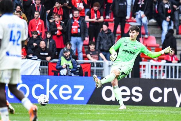FOOTBALL : Stade Rennais vs RC Strasbourg - Ligue 1 - JournÃ e 11 - 02 11 2025 Mike Penders (RC Strasbourg) RennesFrance  Copyright: xBaptistexAutissierx