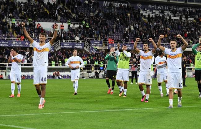 November 2, 2025, Florence, Italy: Lecce™s players celebrate the victory at the end of the match during the Italian serie A soccer match ACF Fiorentina vs U.S Lecce at Artemio Franchi Stadium in Florence, Italy,02 November 2025.ANSA CLAUDIO GIOVANNINI. AcF Fiorentina Vs U.S Lecce  - ZUMAa110 20251102_zaf_a110_052 Copyright: xClaudioxGiovanninix