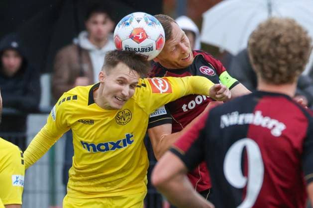 02 11 2025 Soccer season 2025 2026 Regionalliga Bayern 16 matchday 1 FC Nürnberg FCN II Club SpVgg Bayreuth MiOt xmixotx 02 11 2025 Soccer season 2025 2026 Regionalliga Bayern 16 matchday 1 FC Nürnberg FCN II Club SpVgg Bayreuth MiOt xmixotx Dennis Lippert SpVgg Bayreuth, yellow jersey against Fabian Menig