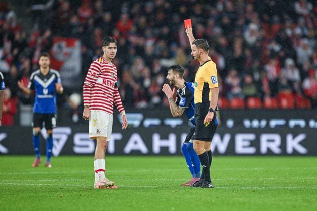 02 11 2025, Football, 1 Bundesliga, Matchday 6 Season 2025 2026, 1 FC Köln Hamburger SV, Red card for Fabio Vieira Hamburger SV xRHR PHOTO TKx Copyright: RHR-FOTOx RHR-FOTO TK