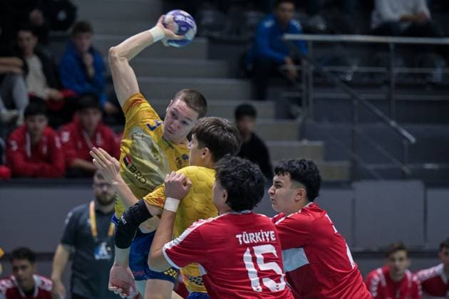 Romania v Turkiye - European Handball Championship Qualifiers ANKARA, TURKIYE - NOVEMBER 02: Alexandru Din (3) of Romania in action during the Men s U-18 European Handball Championship Qualification Group A match between Romania and Turkiye at Prof. Dr. Yasar Sevim Handball Hall in Ankara, Turkiye on November 02, 2025. Mustafa Hatipoglu Anadolu Ankara Turkey. Editorial use only. Please get in touch for any other usage.  Copyright: x2025xAnadoluxMustafaxHatipoglux