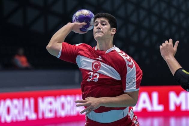 Romania v Turkiye - European Handball Championship Qualifiers ANKARA, TURKIYE - NOVEMBER 02: Batu Karabicak (33) of Turkiye in action during the Men s U-18 European Handball Championship Qualification Group A match between Romania and Turkiye at Prof. Dr. Yasar Sevim Handball Hall in Ankara, Turkiye on November 02, 2025. Mustafa Hatipoglu Anadolu Ankara Turkey. Editorial use only. Please get in touch for any other usage.  Copyright: x2025xAnadoluxMustafaxHatipoglux