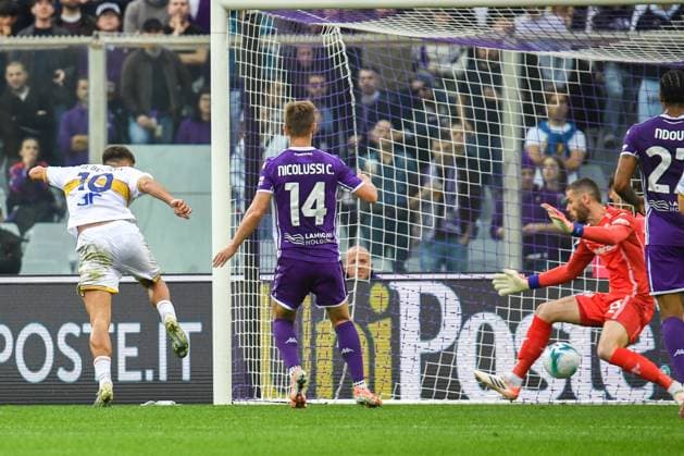 Medon Berisha (Lecce) scores the 0-1 goal during ACF Fiorentina vs US Lecce, Italian soccer Serie A match in Florence, Italy, November 02 2025  Copyright: xFabioxFagiolini IPAxSportx xipa-agency.netx xx IPA_67403393 IPA_Agency_IPA67403393
