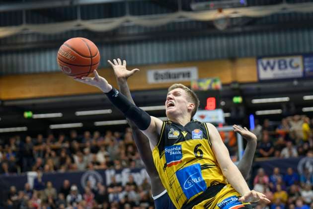 Johannes Patrick Ludwigsburg, 6 , Khyri Thomas MBC, 0 , Syntainics MBC vs MHP Riesen Ludwigsburg, Basketball, Bundesliga, Men, Season 2025 26, 6 Matchday, 02 11 2025 Weissenfels Stadthalle Sachsen Anhalt Germany