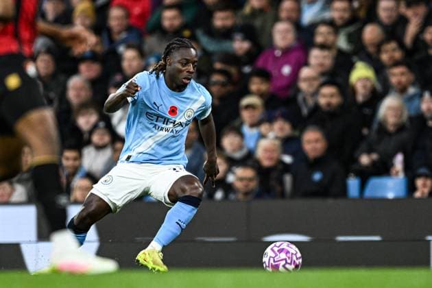 2nd November 2025; Etihad Stadium, Manchester, Lancashire, England; Premier League Football, Manchester City versus AFC Bournemouth; Jeremy Doku of Manchester City on the ball  GodfreyxPitt