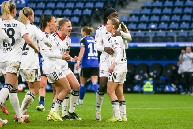 02 11 2025, xgrfx, Soccer Google Pixel Women Bundesliga, Hamburger SV Eintracht Frankfurt v l Tor, Elisa Senß Eintracht Frankfurt DFL DFB REGULATIONS PROHIBIT ANY USE OF PHOTOGRAPHS as IMAGE SEQUENCES and or QUASI VIDEO Hamburg