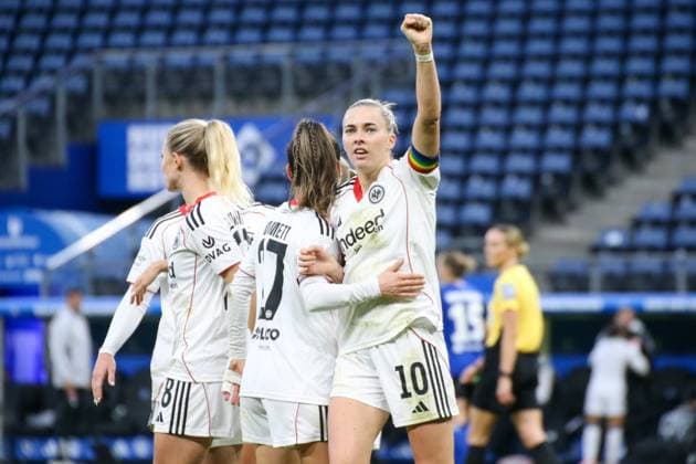 02 11 2025, xgrfx, Soccer Google Pixel Women Bundesliga, Hamburger SV Eintracht Frankfurt v l Tor, Laura Freigang Eintracht Frankfurt DFL DFB REGULATIONS PROHIBIT ANY USE OF PHOTOGRAPHS as IMAGE SEQUENCES and or QUASI VIDEO Hamburg