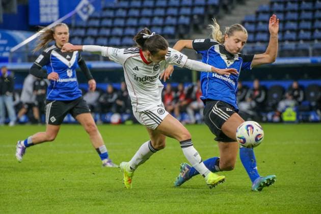 02 11 2025, xgrfx, Soccer Google Pixel Women Bundesliga, Hamburger SV Eintracht Frankfurt v l Hayley Raso Eintracht Frankfurt , Pauline Machtens Hamburger SV DFL DFB REGULATIONS PROHIBIT ANY USE OF PHOTOGRAPHS as IMAGE SEQUENCES and or QUASI VIDEO Hamburg