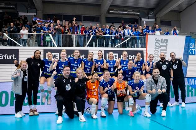 1 Volleyball Bundesliga Women Schwarz Weiss Erfurt vs Allianz MTV Stuttgart Erfurt 02 11 2025 Winner photo Allianz MTV Stuttgart 1 Volleyball Bundesliga Women Schwarz Weiss Erfurt vs Allianz MTV Stuttgart Riethsporthalle Erfurt 02 11 2025 Copyright: xBEAUTIFULxSPORTS Duehringx