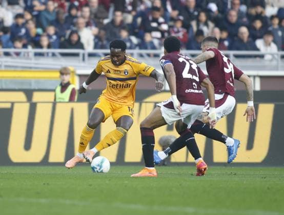 M Bala Nzola of Pisa SC during the Italian serie A, 2025-2026 season, football match between Torino FC and Pisa SC on 02 November 2025 at Stadio Olimpico Grande Torino, Turin, Italy. Photo Nderim Kaceli  Copyright: xNderimxKaceli IPAxSportx xipa-agency.netx xx IPA_67404966 IPA_Agency_IPA67404966