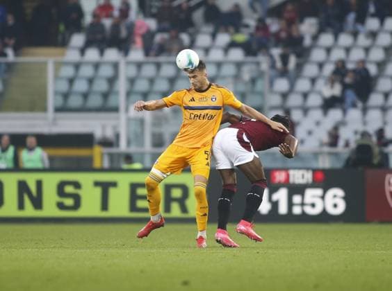 Simone Canestrelli of Pisa SC during the Italian serie A, 2025-2026 season, football match between Torino FC and Pisa SC on 02 November 2025 at Stadio Olimpico Grande Torino, Turin, Italy. Photo Nderim Kaceli  Copyright: xNderimxKaceli IPAxSportx xipa-agency.netx xx IPA_67405190 IPA_Agency_IPA67405190