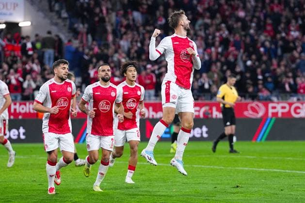 02.11.2025, xydrx, Fußball, 3.Liga, Rot-Weiss Essen - 1.FC Schweinfurt 05, Saison 2025 2026, Stadion an der Hafenstraße: Torjubel nach dem Tor zum 1:0 für Rot-Weiss Essen durch Torschütze Torben Muesel (Rot-Weiss Essen 26) DFB regulations prohibit any use of photographs as image sequences and or quasi-video. Nordrhein-Westfahlen Deutschland