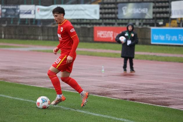 02 11 2025, GER, Soccer, Men, FC Augsburg, FC Augsburg II, FC Augsburg U23, FCA U23, Regionalliga Bayern, Season 2025 2026, SpVgg Greuther Fürth II, SpVgg Greuther Fürth U23 FCA U23 player Oliver Sorg in the match against SpVgg Greuther Fürth II