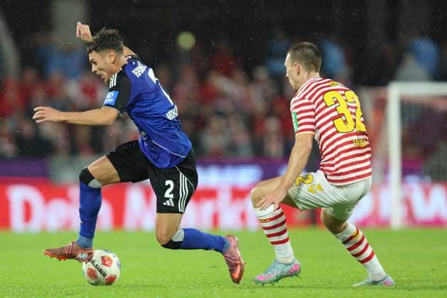 William Mikelbrencis (Hamburger SV) und Kristoffer Lund (1. FC Koeln) im Zweikampf waehrend des spiels der Bundesliga zwischen 1. FC Köln und Hamburger SV, RheinEnergieSTADION am 02. November 2025 in Köln, Deutschland. (Foto von Oliver Kaelke DeFodi Images) +++ William Mikelbrencis (Hamburger SV) und Kristoffer Lund (1. FC Koeln) battle for the ball during the Bundesliga match between 1. FC Köln and Hamburger SV at RheinEnergieSTADION on November 2, 2025 in Köln, Germany. (Photo by Oliver Kaelke DeFodi Images) DFL regulations prohibit any use of photographs as image sequences and or quasi-video. (Photo by Oliver Kaelke DeFodi Images) William Mikelbrencis Hamburger SV and Kristoffer Lund 1 FC Koeln in a duel during the Bundesliga match between 1 FC Köln and Hamburger SV, RheinEnergieSTADION on November 02, 2025 in Köln, Germany Photo by Oliver Kaelke DeFodi Images William Mikelbrencis Hamburger SV and Kristoffer Lund 1 FC Koeln battle for the ball during the Bundesliga match between 1 FC Köln and Hamburger SV at RheinEnergieSTADION on November 2, 2025 in Köln, Germany Photo by Oliver Kaelke DeFodi Images DFL regulations prohibit any use of photographs as image sequences and or quasi video Photo by Oliver Kaelke DeFodi Images