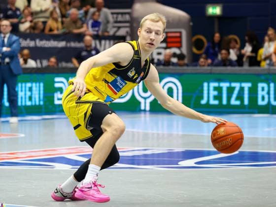 Toms Skuja MHP Riesen Ludwigsburg, 05 on the ball, Syntainics MBC vs MHP Riesen Ludwigsburg, Basketball, easycredit Basketball Bundesliga, Matchday 6, Season 2025 2026, 02 11 2025, Syntainics MBC vs MHP Riesen Ludwigsburg, Basketball, easycredit Basketball Bundesliga, Matchday 6, Season 2025 2026, 02 11 2025 Weissenfels Copyright: xEibner-Pressefoto LauraxRoemerx EP_LRR