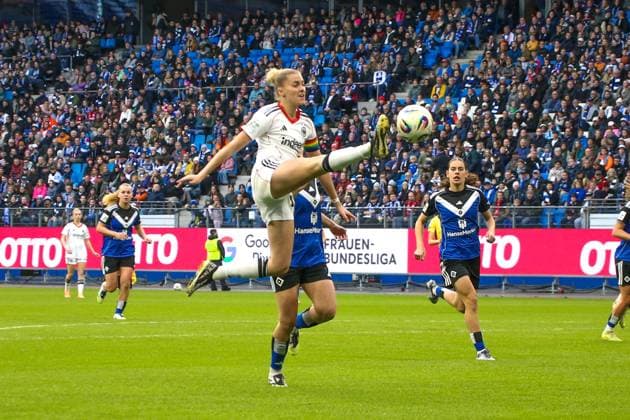 02 11 2025, xgrfx, Soccer Google Pixel Women Bundesliga, Hamburger SV Eintracht Frankfurt v l Laura Freigang Eintracht Frankfurt DFL DFB REGULATIONS PROHIBIT ANY USE OF PHOTOGRAPHS as IMAGE SEQUENCES and or QUASI VIDEO Hamburg