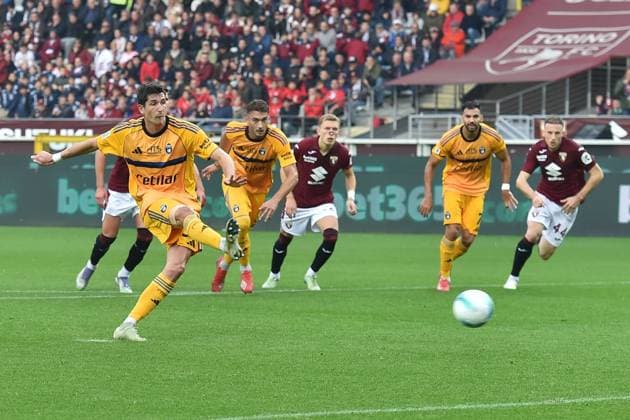 Stefano Moreo (Pisa) scores 0-2 during Torino FC vs Pisa SC, Italian soccer Serie A match in Turin, Italy, November 02 2025  Copyright: xGabrielexMasotti IPAxSportx xipa-agency.netx xx IPA_67408184 IPA_Agency_IPA67408184