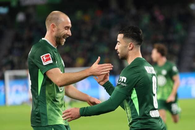 VfL vs Hoffebheim, 1 BL Wolfsburg, 02 11 2025, FOOTBALL VfL Wolfsburg vs TSG 1899 Hoffenheim, 1 BL, Season 2025 26 Mohammed Amoura VfL Wolfsburg cheers Christian Eriksen VfL Wolfsburg after his goal to make it 1 0 Wolfsburg
