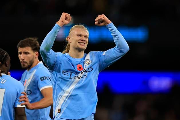 Manchester City v Bournemouth Premier League 02 11 2025. Erling Haaland (9) of Manchester City celebrates scoring to make it 1-0 during the Premier League match between Manchester City and Bournemouth at the Etihad Stadium, Manchester, England on 2 November 2025. Manchester Etihad Stadium Manchester England Editorial use only DataCo restrictions apply See www.football-dataco.com , Copyright: xConorxMolloyx PSI-23140-0031