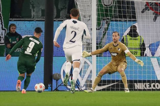 02 11 2025, xgox, Fussball 1 Bundesliga, VfL Wolfsburg TSG 1899 Hoffenheim emspor, v l Mohammed Amoura Wolfsburg, 9 schiesst Tor, schießt, Torschuetze, erzielt Tor, Treffer, scores the goal 1 0 DFL DFB REGULATIONS PROHIBIT ANY USE OF PHOTOGRAPHS as IMAGE SEQUENCES and or QUASI VIDEO Wolfsburg