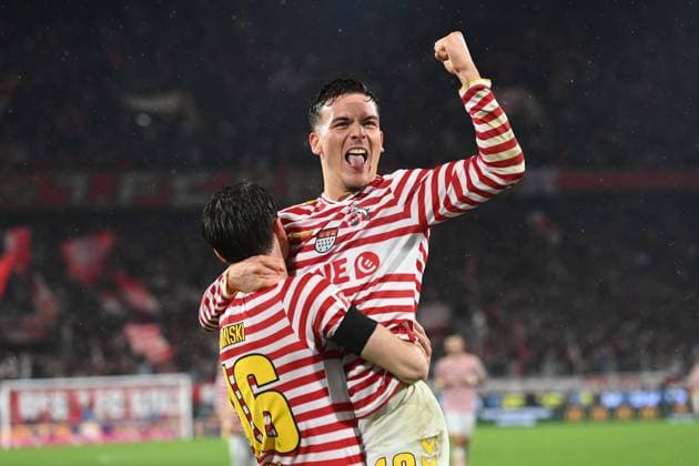 Said EL MALA K cheers after his goal to 3 1, with Jakub KAMINSKI K , cheers, jubeln, Freude, cheers, Fussball 1 Bundesliga, 9 Spieltag, matchday9, 1 FC Koeln K Hamburger SV HH 4 1 am 02 11 2025 in Koeln Germany DFL regulations prohibit any use of photographs as image sequences and or quasi video Â