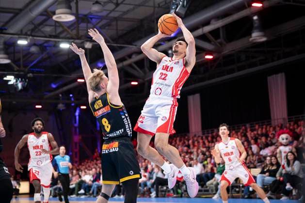 Barmer 2 Basketball Bundesliga ProA RheinStars Cologne vs Kirchheim, 02 11 25 Justin Onyejiaka RheinStars Cologne, 22, SF , Lucas Mayer Bozic Estriche Knights Kirchheim, 8, SG Cologne, 02 11 25 Barmer 2 Basketball Bundesliga ProA RheinStars Cologne vs Kirchheim at Motor World in Cologne Copyright: xBEAUTIFULxSPORTS AxelxKohringx