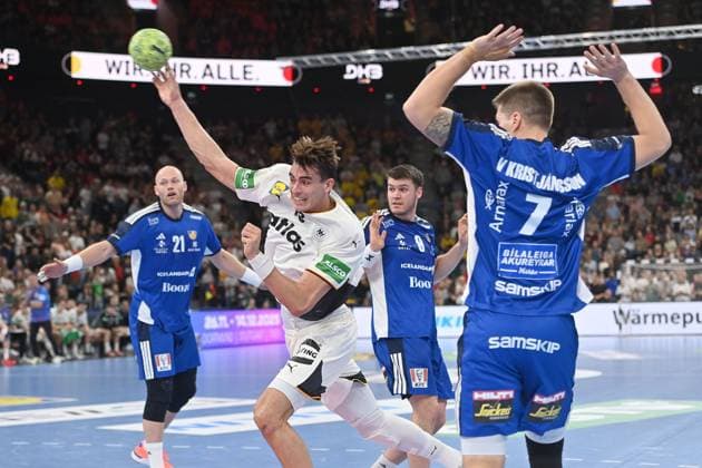 Julian KOESTER GER ,Goal throw,Action handball international Germany GER Iceland ISL on 02 11 2023 SAP GARDEN
