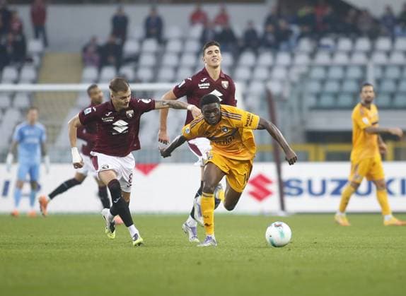 Ebenezer Akinsanmiro of Pisa SC during the Italian serie A, 2025-2026 season, football match between Torino FC and Pisa SC on 02 November 2025 at Stadio Olimpico Grande Torino, Turin, Italy. Photo Nderim Kaceli  Copyright: xNderimxKaceli IPAxSportx xipa-agency.netx xx IPA_67405157 IPA_Agency_IPA67405157