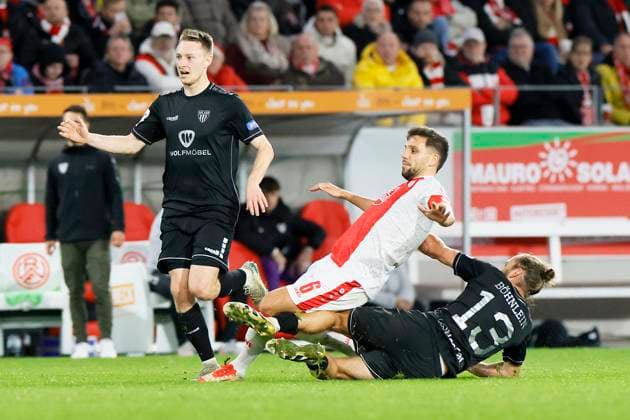 Soccer 3 Liga 13 Matchday Rot Weiss Essen 1 FC Schweinfurt on 02 11 2025 at the stadium at Hafenstraße in Essen Ahmet Arslan Rot Weiss Essen