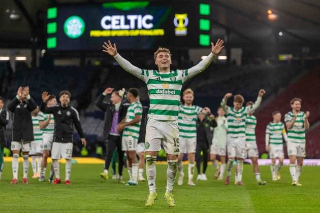 Celtic v Rangers Premier Sports Scottish League Cup 02 11 2025. Semi-Final Callum Osmand of Celtic FC celebrates with the fans following their 3-1 victory during the UEFA Europa League 2025 26, Celtic FC vs Rangers FC, Hampden Park, Glasgow, Scotland, 2 November 2025 Hampden Park The National Stadium Glasgow Scotland Editorial use only , Copyright: xColinxPoultneyx PSI-23145-0041