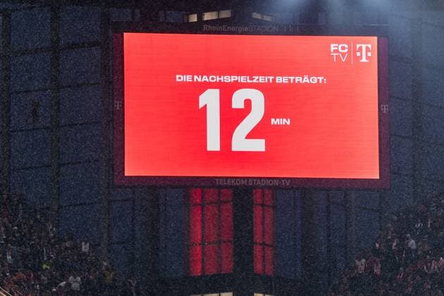 1 Soccer Bundesliga 1 FC Köln Hamburger SV 02 11 2025 Twelve minutes injury time 1 Soccer Bundesliga, 1 FC Köln Hamburger SV, Rheinenergiestadion on 02 11 2025 DFL REGULATIONS PROHIBIT ANY USE OF PHOTOGRAPHS AS IMAGE SEQUENCES AND OR QUASI VIDEO Copyright: xBEAUTIFULxSPORTS Wunderlx