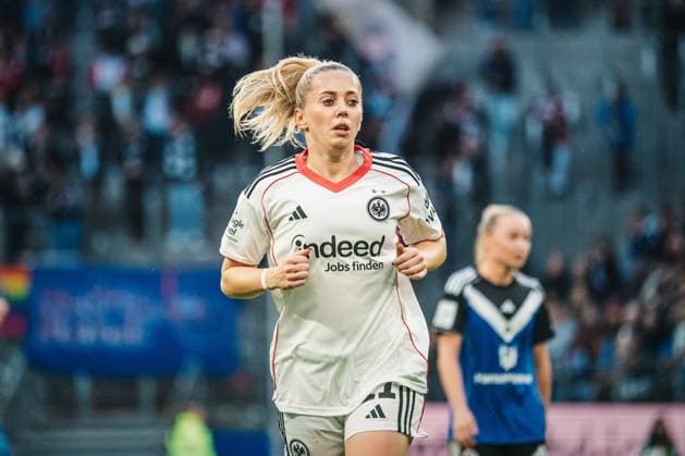 Google Pixel Womens Bundesliga Hamburger SV vs Eintracht Frankfurt, 02 11 2025 Janne Krumme Eintracht Frankfurt, 21 Soccer, Google Pixel Womens Bundesliga, 8 Matchday Hamburger SV vs Eintracht Frankfurt on 02 11 2025 at Volksparkstadion, Hamburg DFB DFL REGULATIONS PROHIBIT ANY USE OF PHOTOGRAPHS AS IMAGE SEQUENCES AND OR QUASI VIDEO Copyright: xBEAUTIFULxSPORTS Tonhäuserx