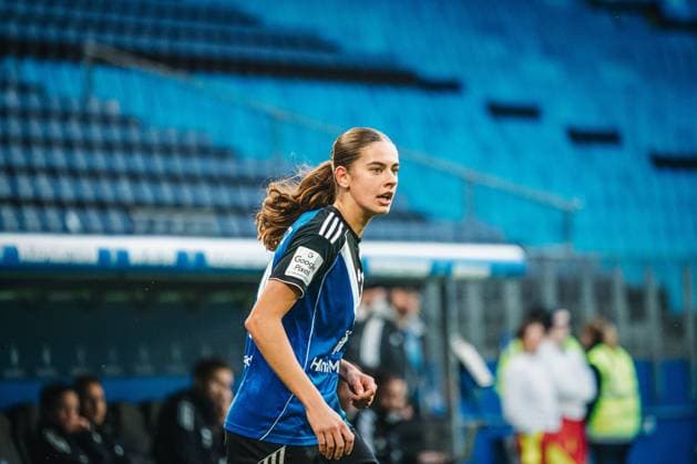 Google Pixel Womens Bundesliga Hamburger SV vs Eintracht Frankfurt, 02 11 2025 Leni Eggert Hamburger SV, 29 Soccer, Google Pixel Womens Bundesliga, 8 Matchday Hamburger SV vs Eintracht Frankfurt on 02 11 2025 at Volksparkstadion, Hamburg DFB DFL REGULATIONS PROHIBIT ANY USE OF PHOTOGRAPHS AS IMAGE SEQUENCES AND OR QUASI VIDEO Copyright: xBEAUTIFULxSPORTS Tonhäuserx