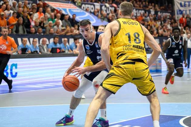 Jure Planinic MBC, 44 , Jonas Wohlfarth Bottermann Ludwigsburg, 18 , Syntainics MBC vs MHP Riesen Ludwigsburg, Basketball, Bundesliga, Men, Season 2025 26, 6 Matchday, 02 11 2025 Weissenfels Stadthalle Sachsen Anhalt Germany
