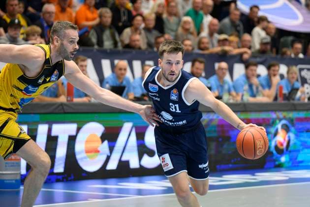 Jonas Wohlfarth Bottermann Ludwigsburg, 18 , Spencer Reaves MBC, 31 Syntainics MBC vs MHP Riesen Ludwigsburg, Basketball, Bundesliga, Men, Season 2025 26, 6 Matchday, 02 11 2025 Weissenfels Stadthalle Sachsen Anhalt Germany