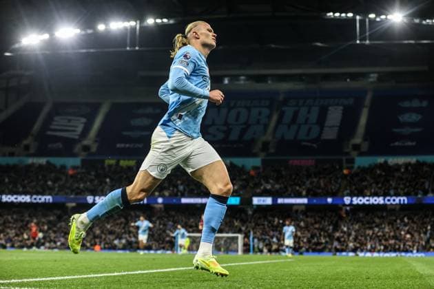 Premier League Manchester City v Bournemouth Erling Haaland of Manchester City celebrates his goal to make it 2-1 during the Premier League match Manchester City vs Bournemouth at Etihad Stadium, Manchester, United Kingdom, 2nd November 2025 (Photo by Alfie Cosgrove News Images) Manchester Etihad Stadium Manchester United, ManU Kingdom Copyright: xAlfiexCosgrove NewsxImagesx